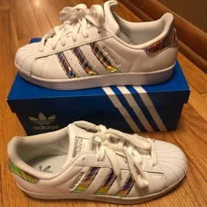 Adidas Superstar Shoes - size 6.5Y (women’s 8/8.5)